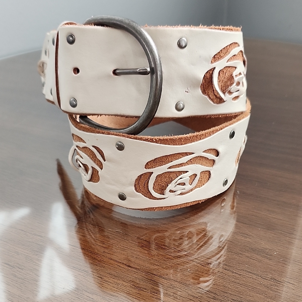 Rough Roses Off White Leather Rose Cutout Belt